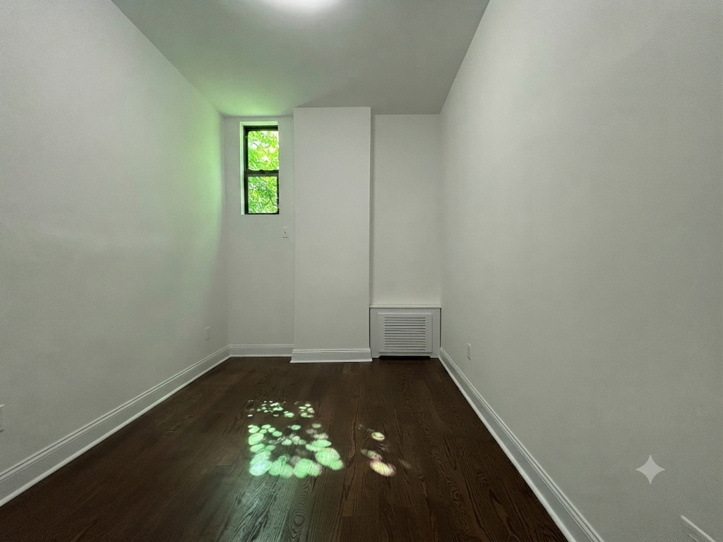 West 68 Street - Photo 3
