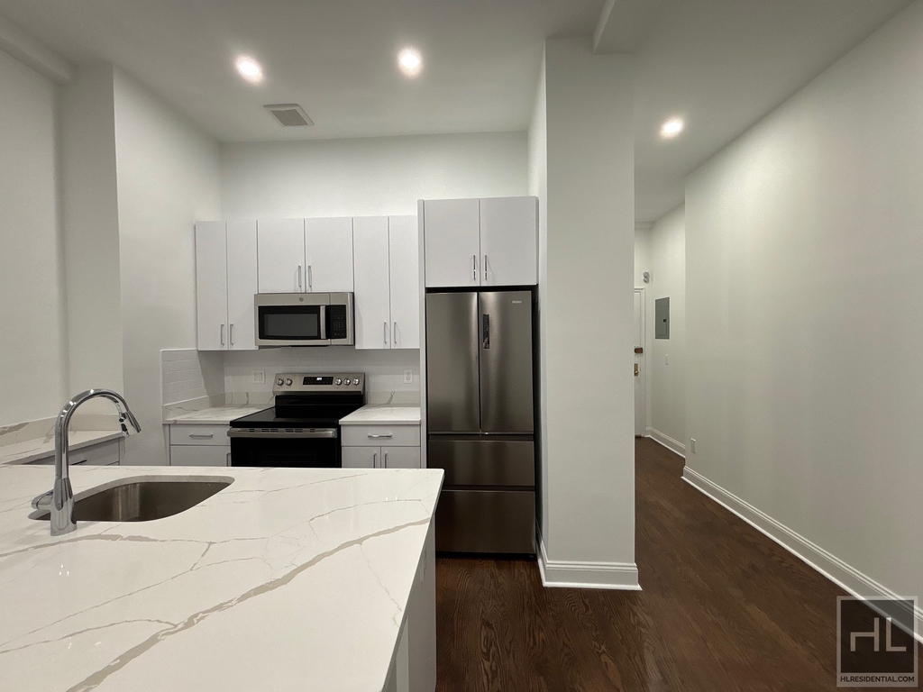 West 68 Street - Photo 1