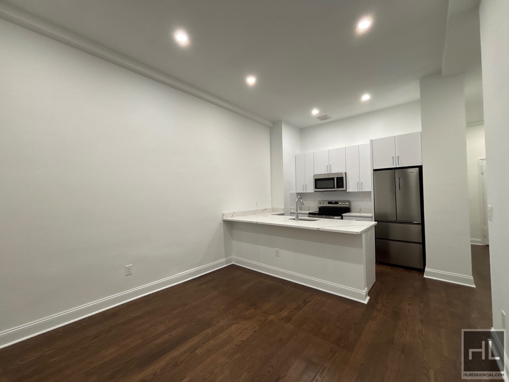 West 68 Street - Photo 2