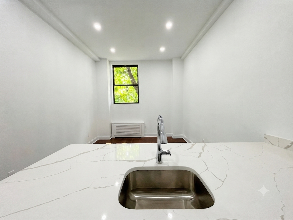 West 68 Street - Photo 1
