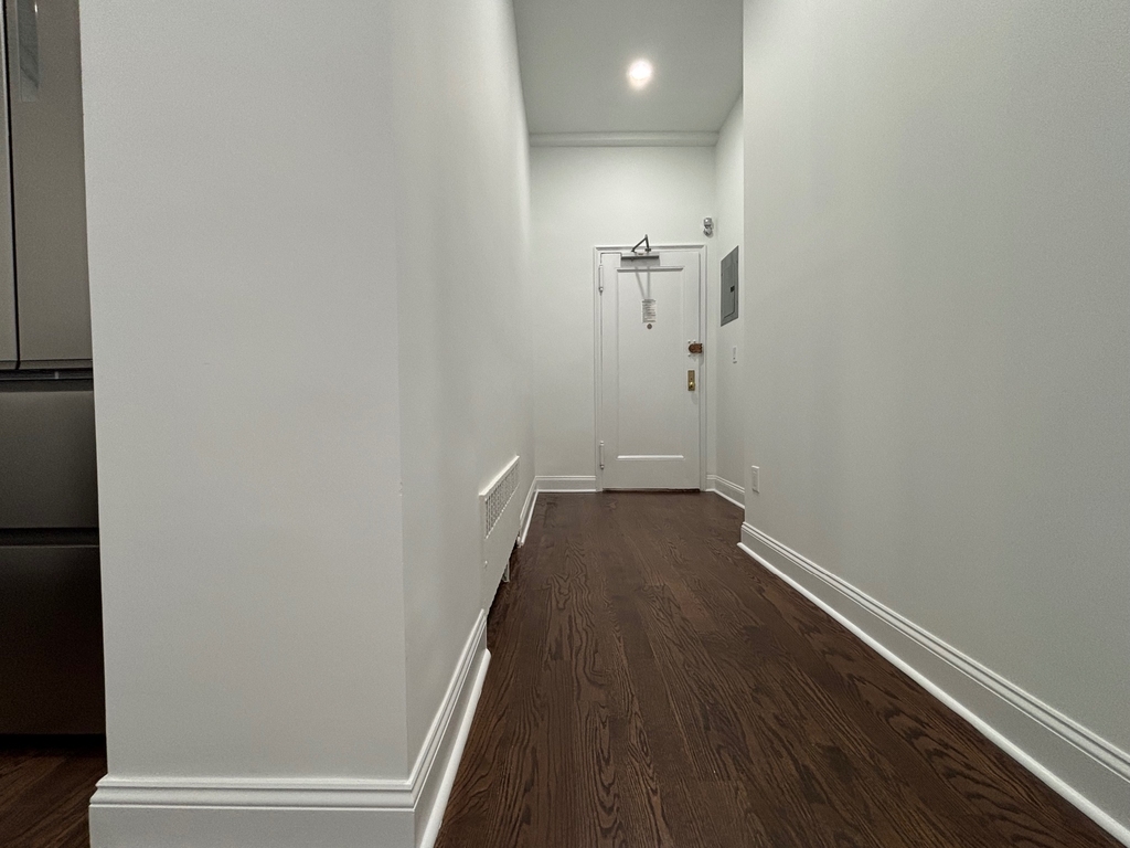 West 68 Street - Photo 8