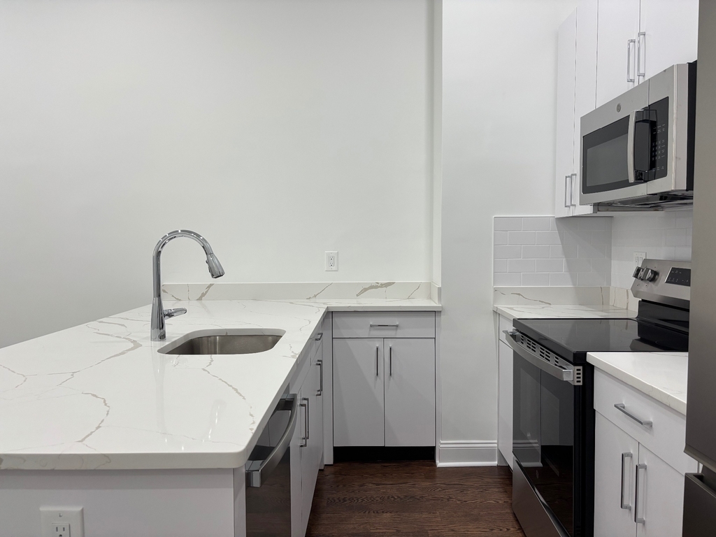 West 68 Street - Photo 4
