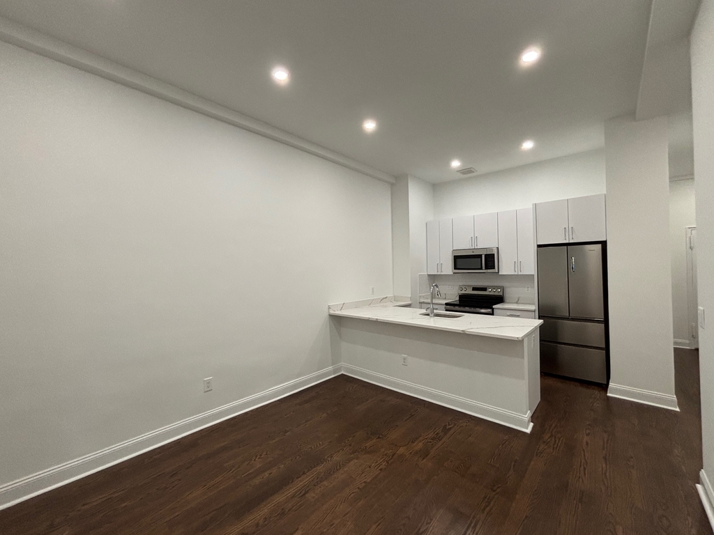 West 68 Street - Photo 14