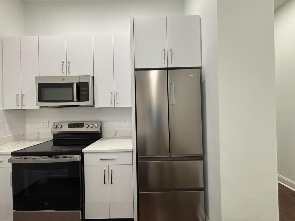 West 68 Street - Photo 6