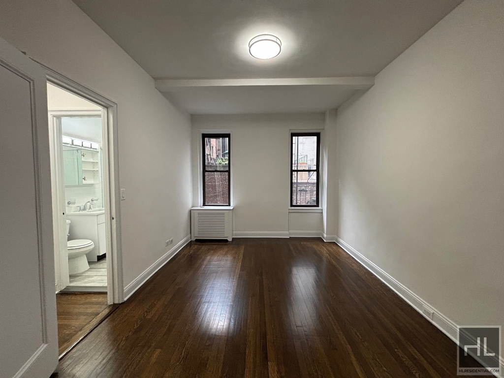 East 46 Street - Photo 5