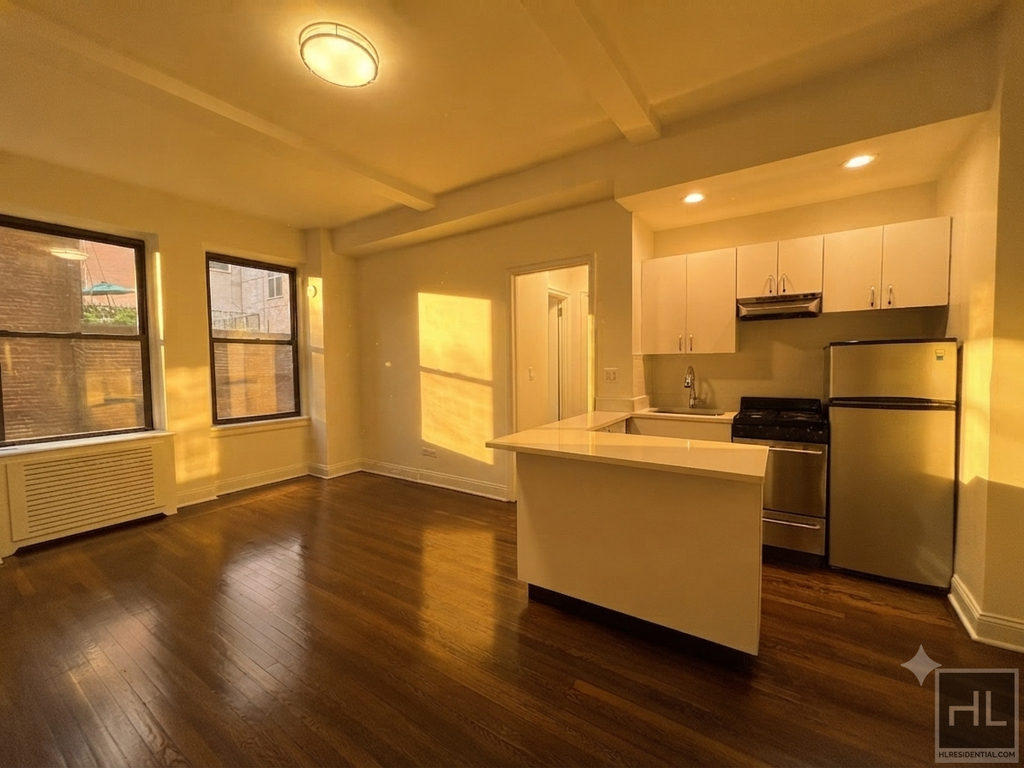 East 46 Street - Photo 0