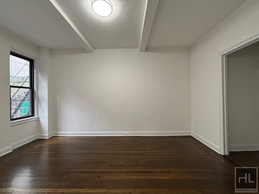 East 46 Street - Photo 4