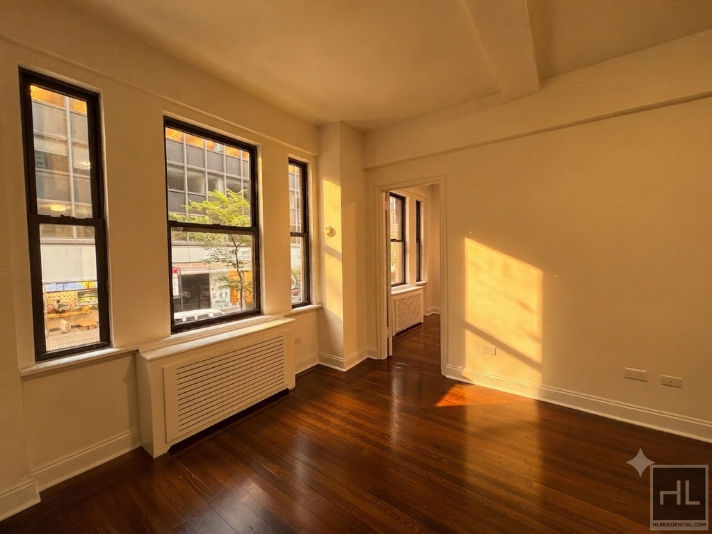 East 46 Street - Photo 0