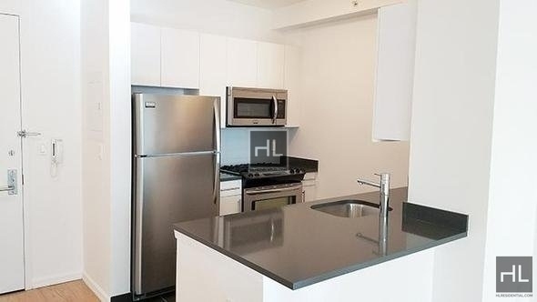 Center Boulevard - Photo 2