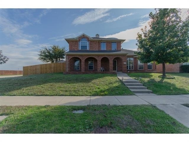 1532 Tanglewood Drive - Photo 0