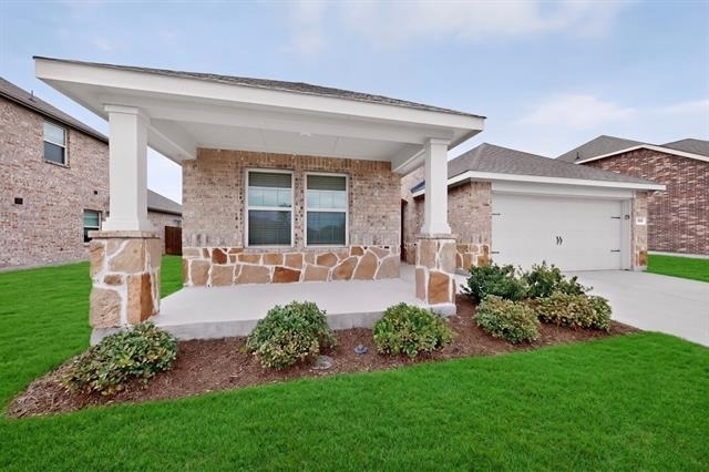 212 Goldfinch Drive - Photo 1