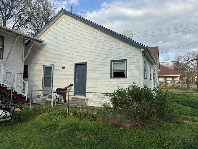 1613 Park Street - Photo 2
