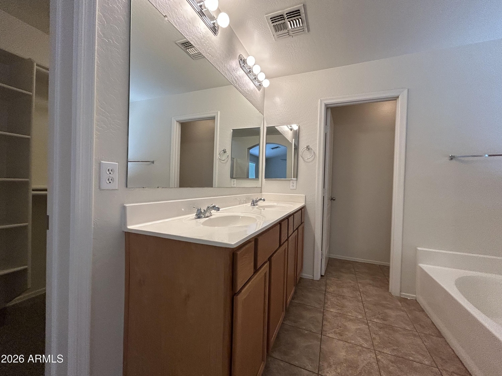 24902 W Wayland Drive - Photo 17