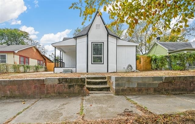 708 W Day Street - Photo 0