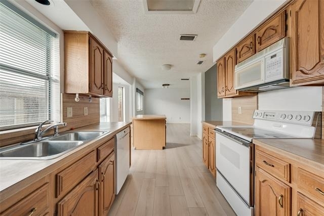 2623 Fallcreek Drive - Photo 10
