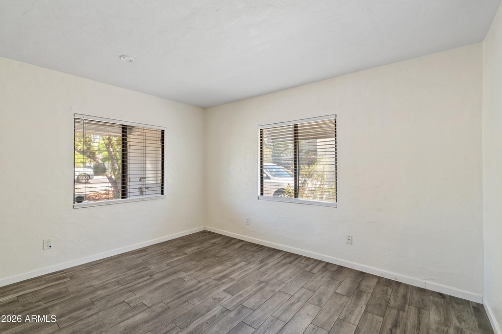 1222 S Farmer Avenue - Photo 8
