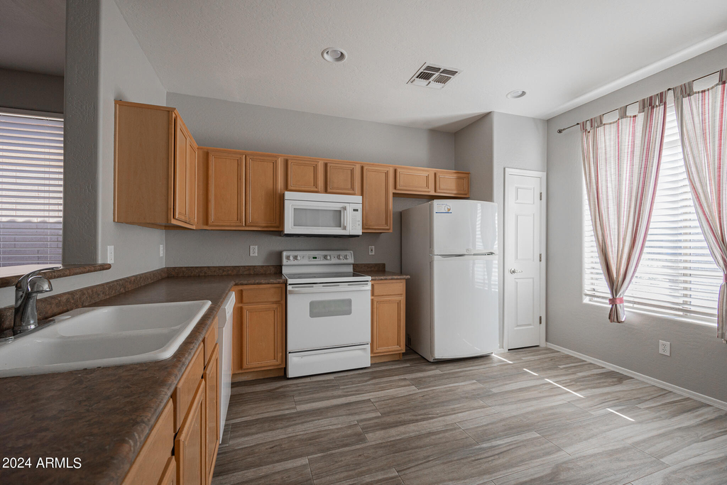 7312 E Mills Street - Photo 8