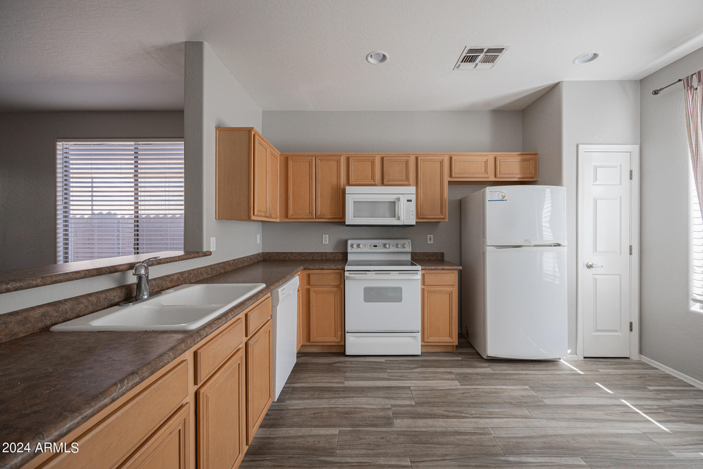 7312 E Mills Street - Photo 7