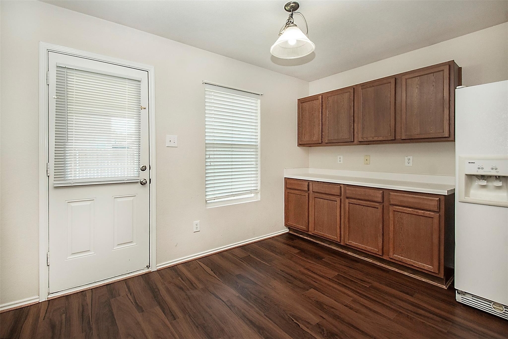2812 Paddock Way - Photo 11