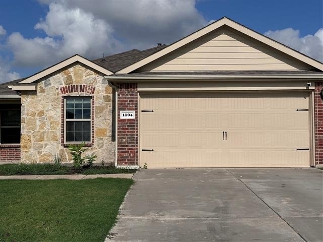 1404 Pampa Grass Drive - Photo 0