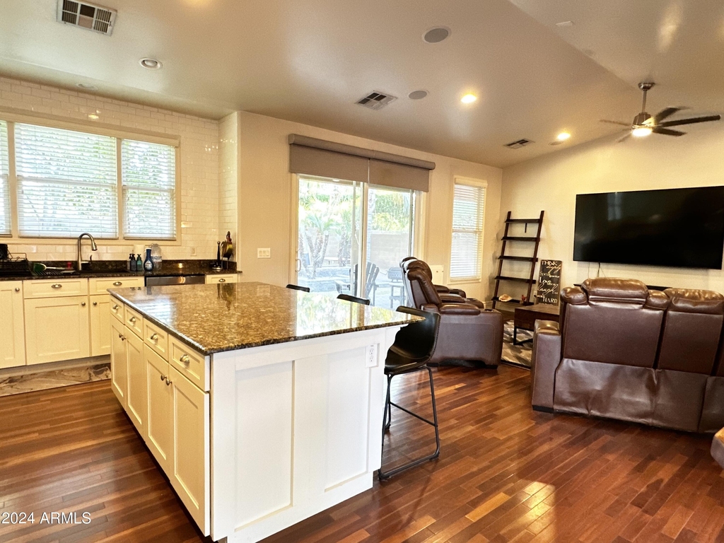 2303 E Dogwood Drive - Photo 23