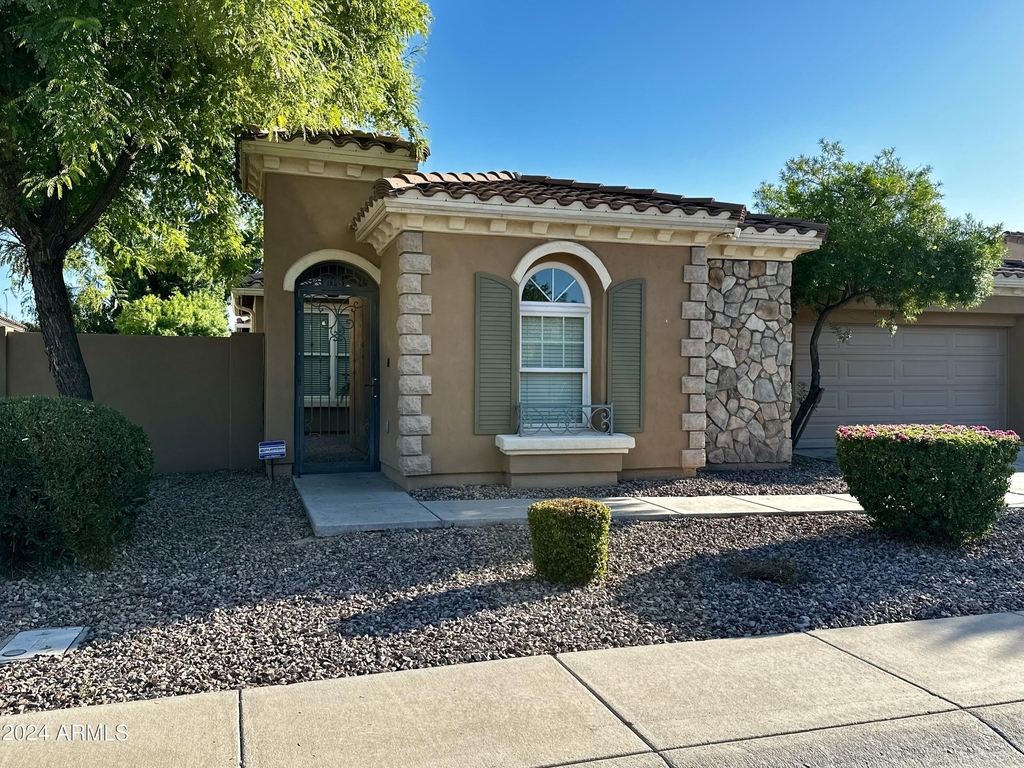 2303 E Dogwood Drive - Photo 3