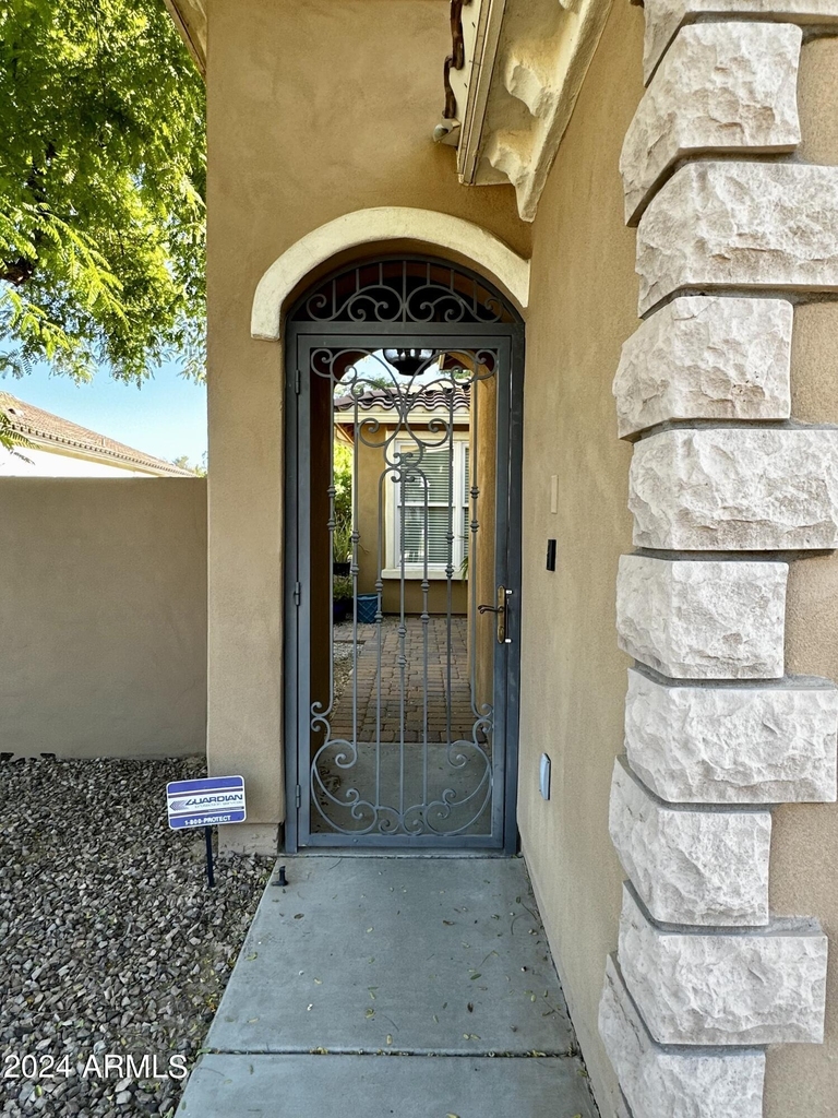 2303 E Dogwood Drive - Photo 4