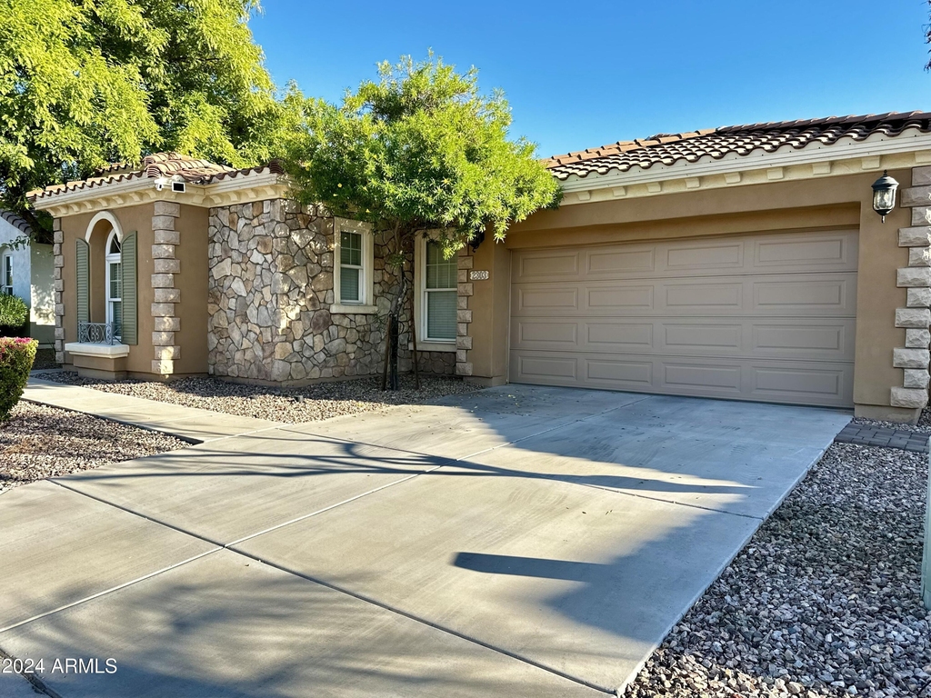 2303 E Dogwood Drive - Photo 0