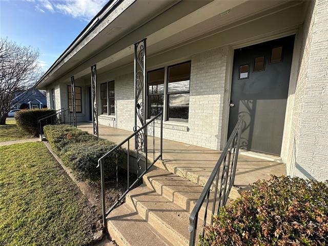 315 W Main Street - Photo 2
