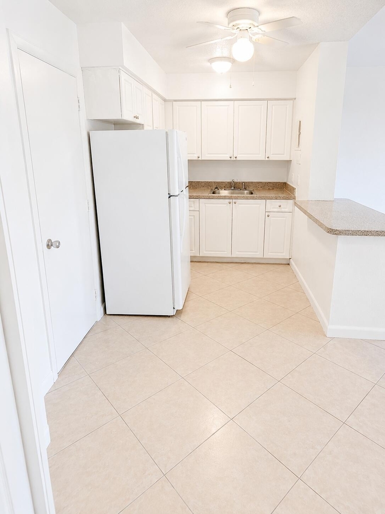1960 Ne 48th Street - Photo 2
