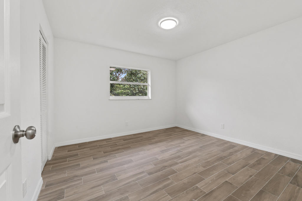 1301 Emerald Terrace - Photo 9