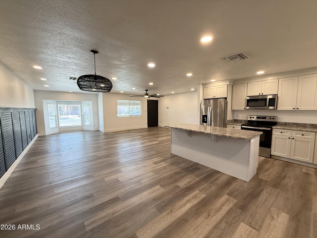 2116 E Marconi Avenue - Photo 2