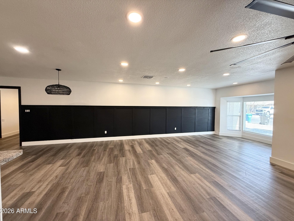 2116 E Marconi Avenue - Photo 3