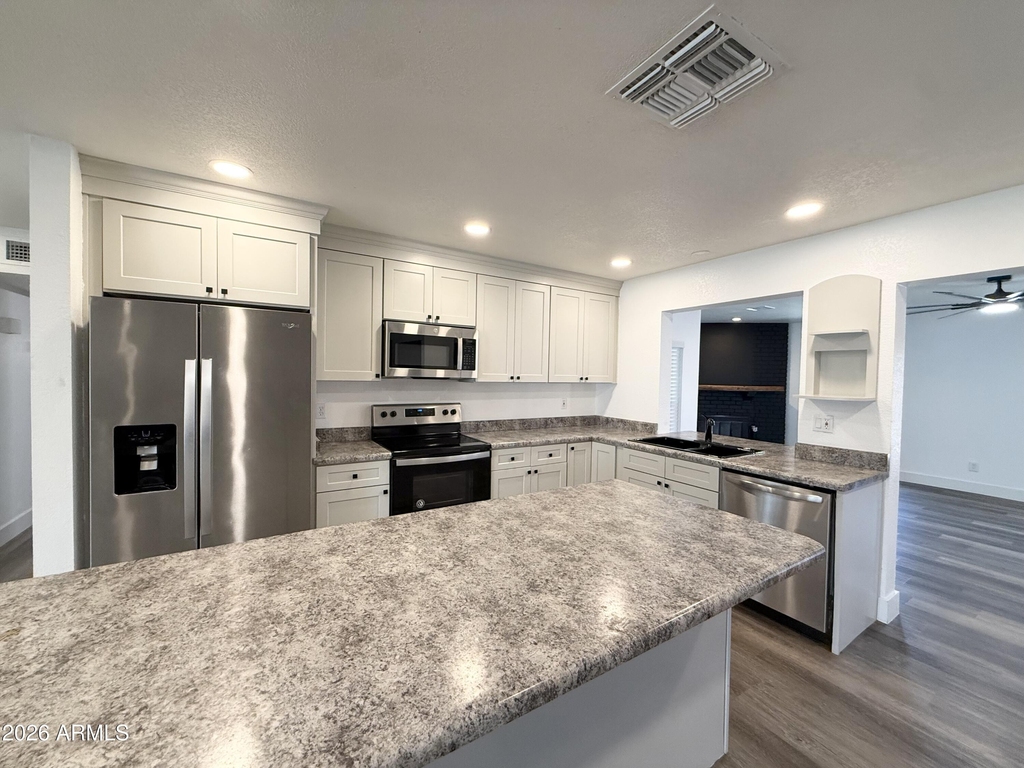 2116 E Marconi Avenue - Photo 1
