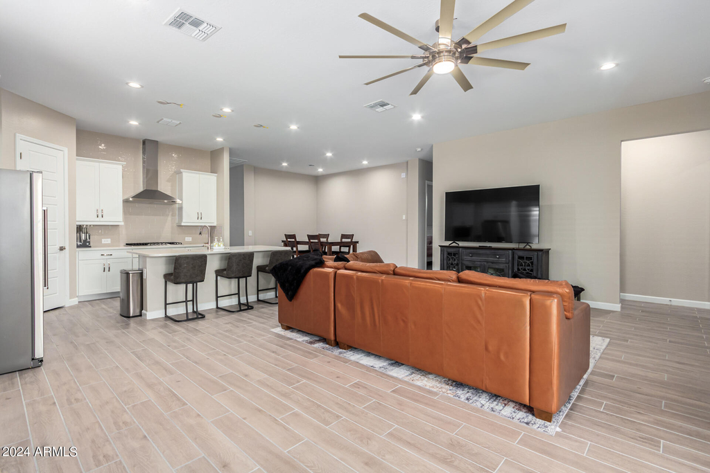 10472 W Adam Avenue - Photo 2