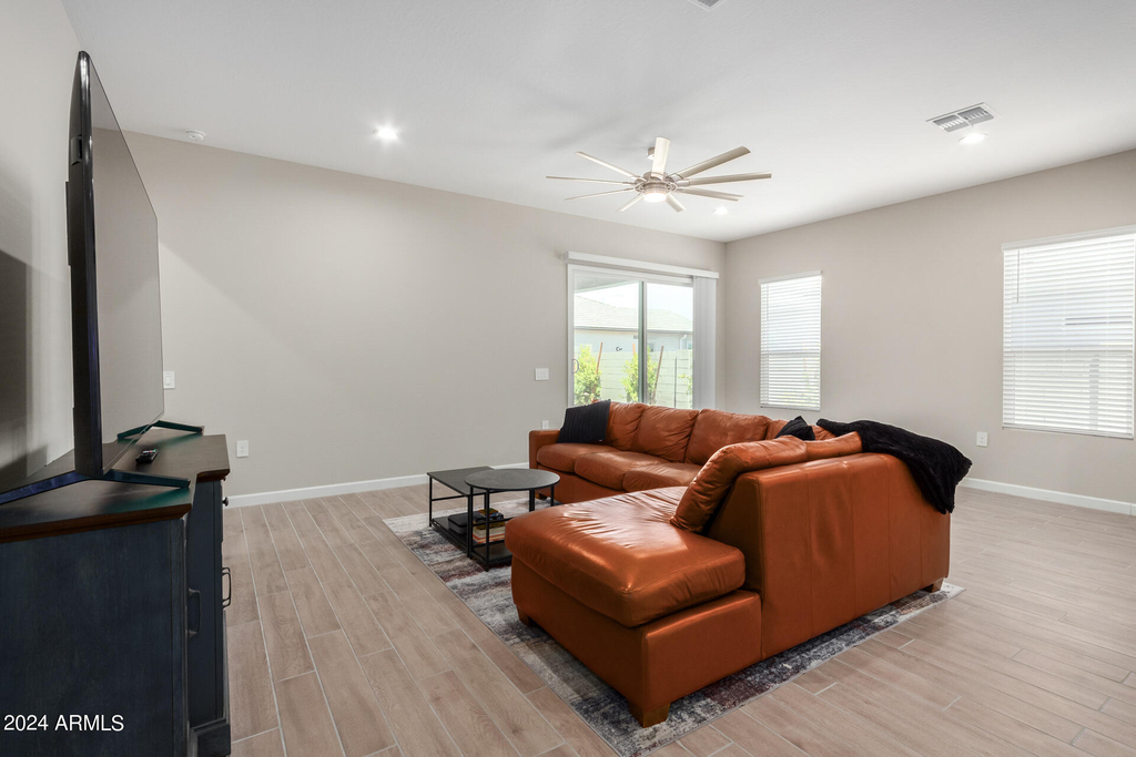 10472 W Adam Avenue - Photo 3