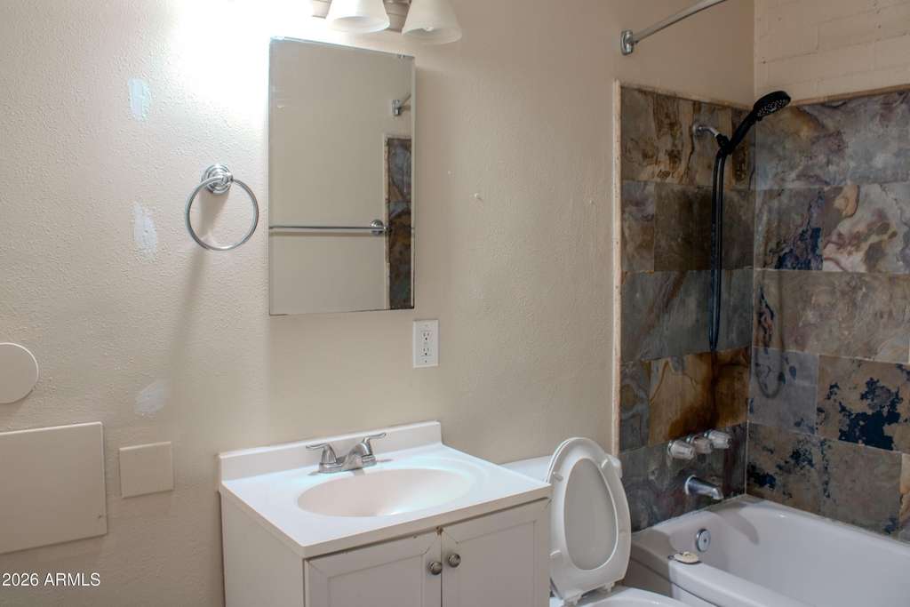 802 W Maryland Avenue - Photo 4