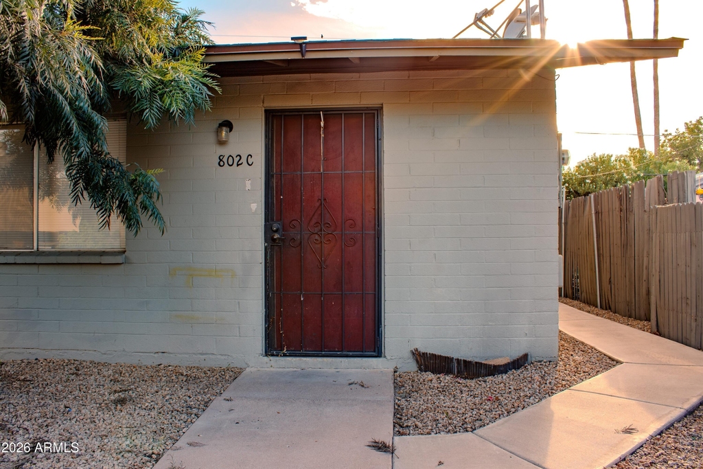 802 W Maryland Avenue - Photo 7