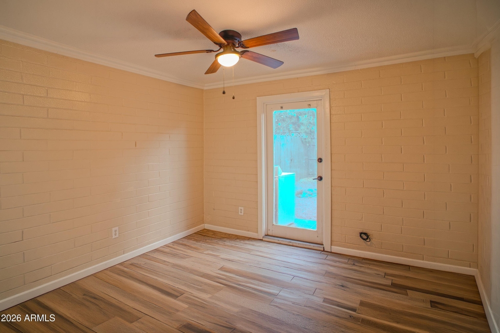 802 W Maryland Avenue - Photo 3