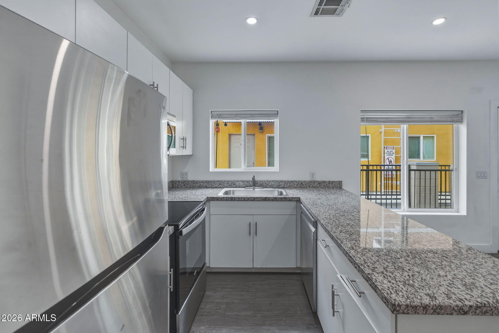 622 N 9th Avenue - Photo 6