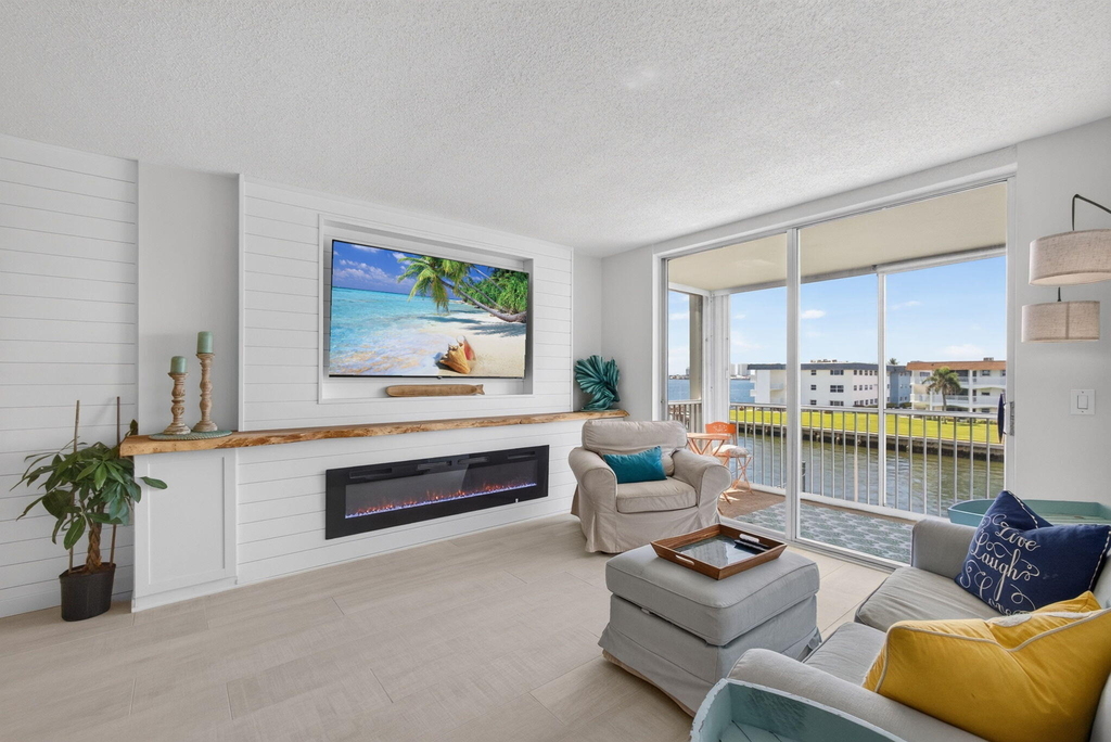 100 Paradise Harbour Boulevard - Photo 0