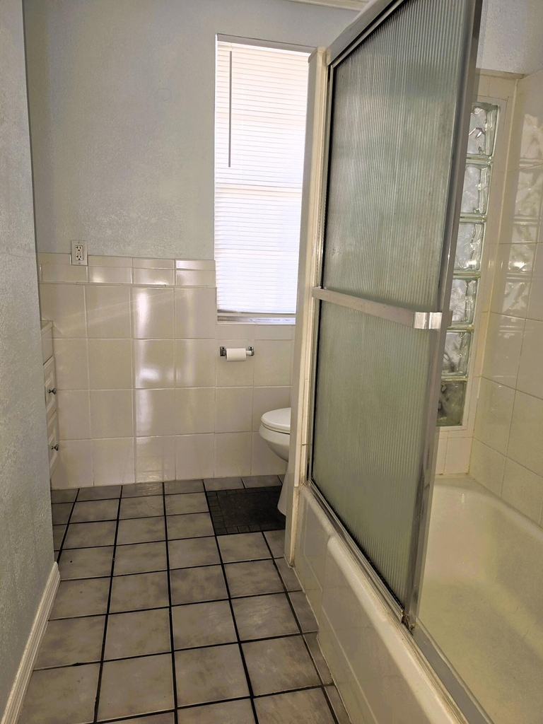 814 Poplar Drive - Photo 3