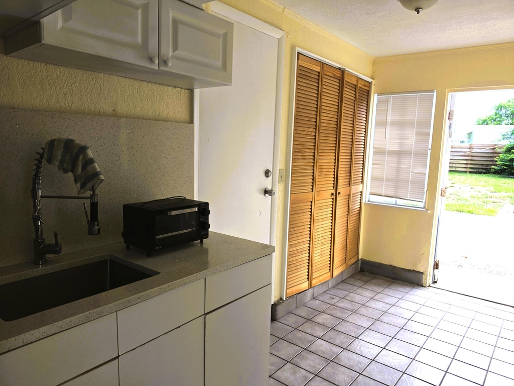 814 Poplar Drive - Photo 11