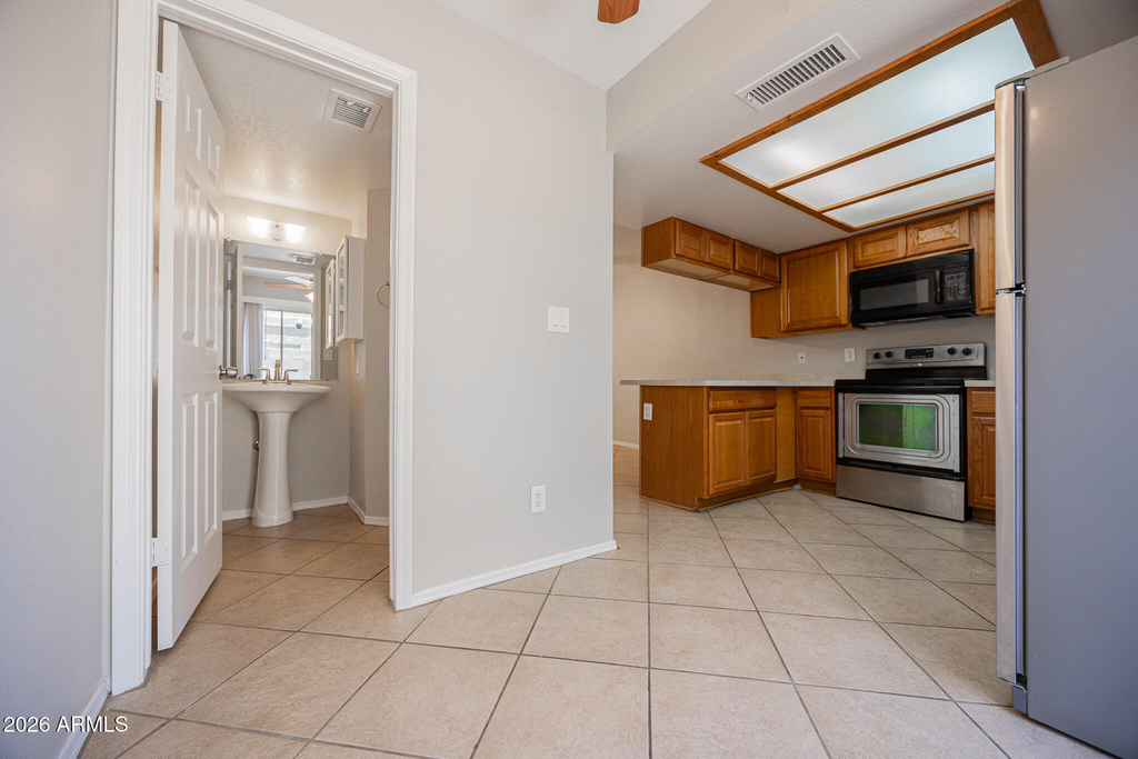 1055 W 5th Street - Photo 9