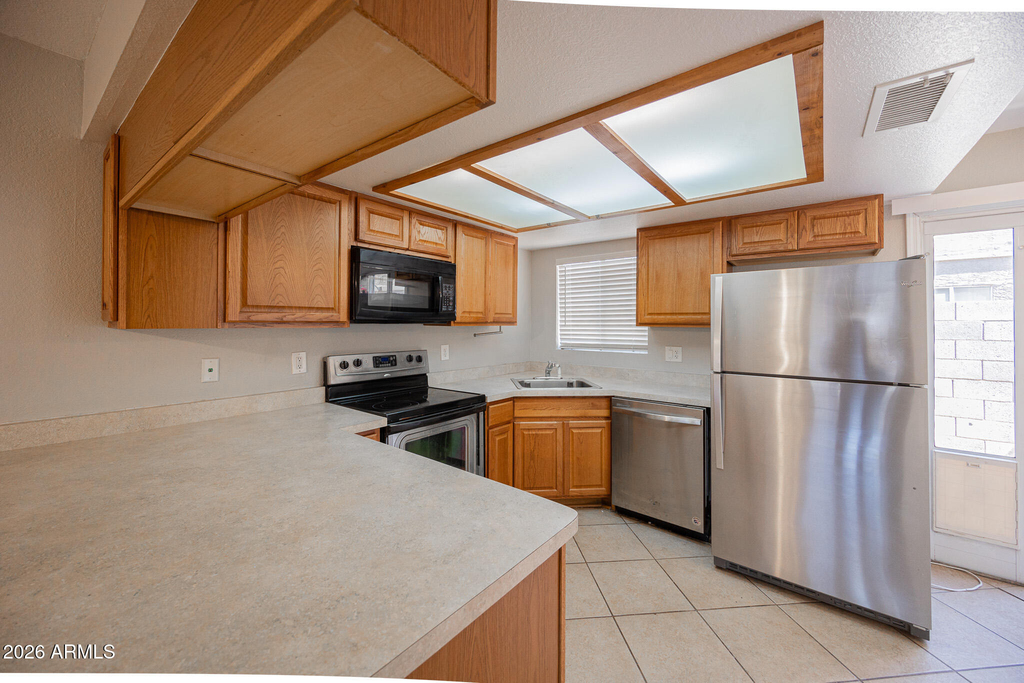1055 W 5th Street - Photo 8