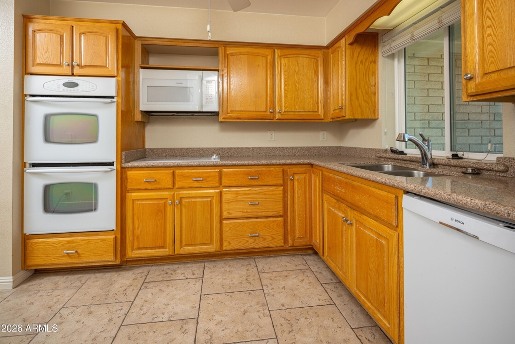 4613 E Escondido Avenue - Photo 7