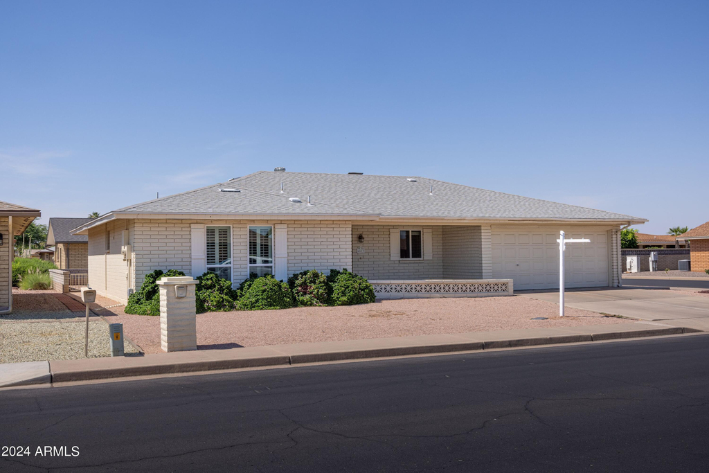 4613 E Escondido Avenue - Photo 0