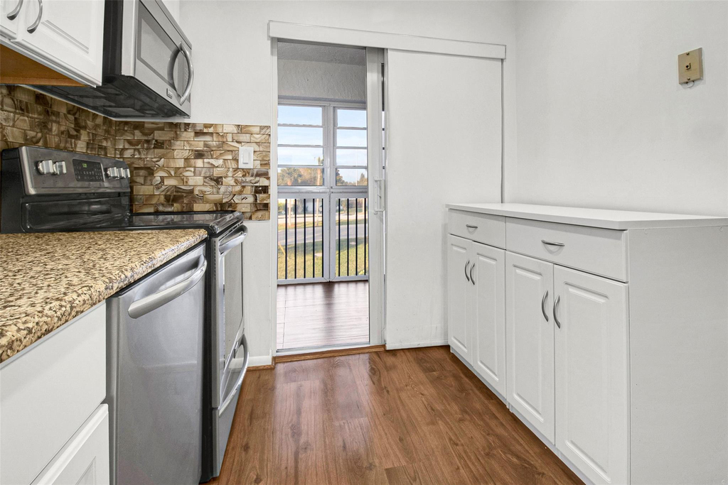 6890 Royal Palm Boulevard - Photo 5