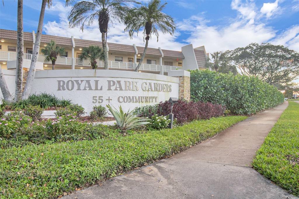 6890 Royal Palm Boulevard - Photo 28