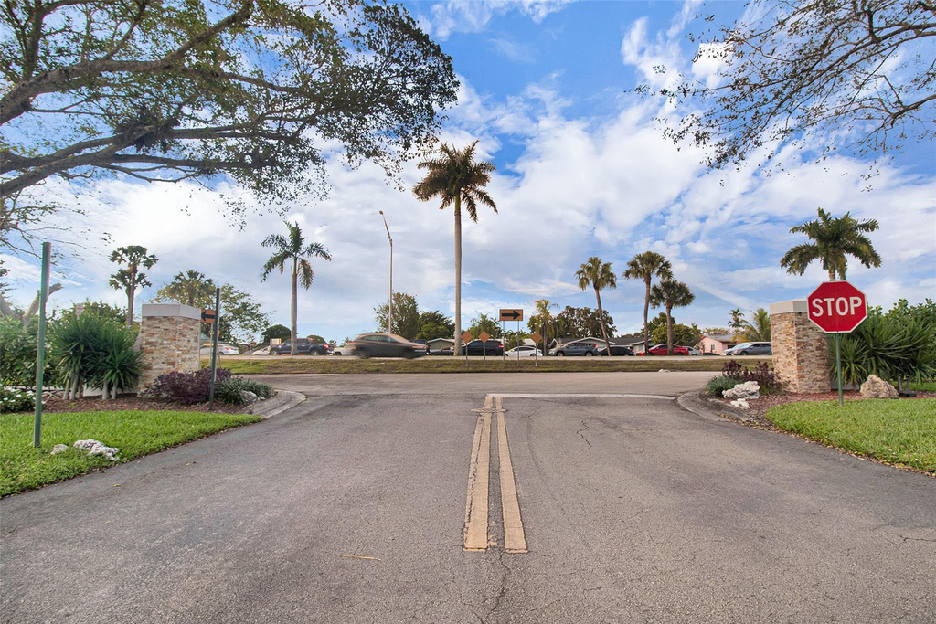6890 Royal Palm Boulevard - Photo 26